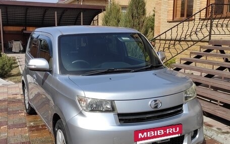 Toyota bB II рестайлинг, 2010 год, 680 000 рублей, 2 фотография