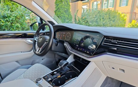 Volkswagen Touareg III, 2020 год, 8 000 000 рублей, 7 фотография