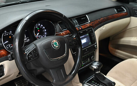 Skoda Superb III рестайлинг, 2012 год, 1 000 000 рублей, 18 фотография