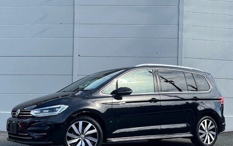 Volkswagen Touran III, 2022 год, 953 000 рублей, 1 фотография