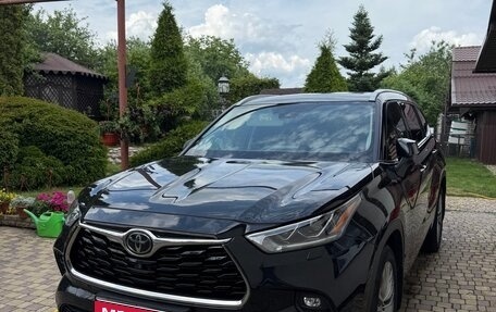 Toyota Highlander, 2021 год, 4 900 000 рублей, 1 фотография