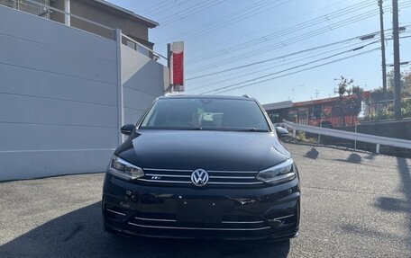 Volkswagen Touran III, 2022 год, 953 000 рублей, 2 фотография