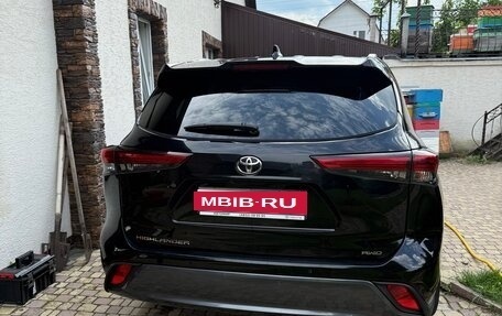 Toyota Highlander, 2021 год, 4 900 000 рублей, 6 фотография
