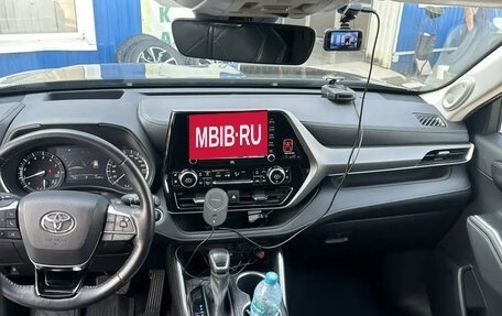 Toyota Highlander, 2021 год, 4 900 000 рублей, 3 фотография