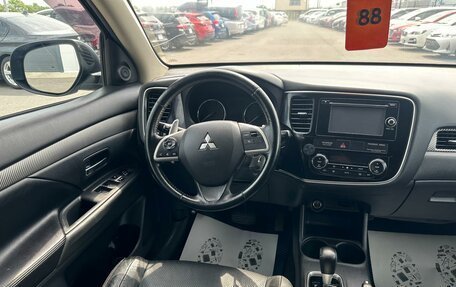 Mitsubishi Outlander III рестайлинг 3, 2013 год, 1 499 999 рублей, 14 фотография