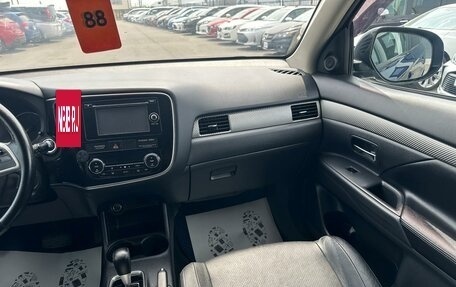 Mitsubishi Outlander III рестайлинг 3, 2013 год, 1 499 999 рублей, 15 фотография