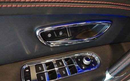 Bentley Bentayga I, 2017 год, 11 643 000 рублей, 12 фотография