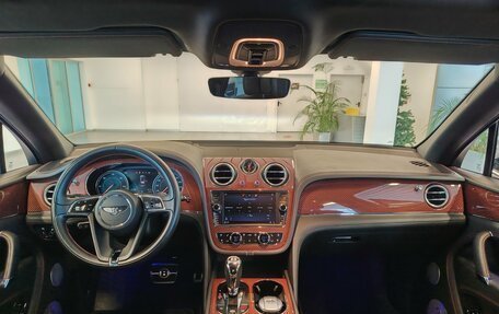 Bentley Bentayga I, 2017 год, 11 643 000 рублей, 10 фотография