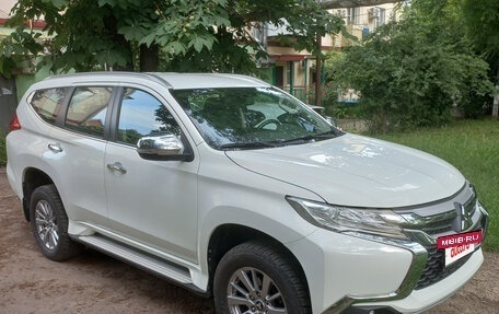 Mitsubishi Pajero Sport III рестайлинг, 2017 год, 2 650 000 рублей, 2 фотография