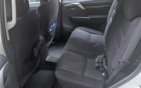Mitsubishi Pajero Sport III рестайлинг, 2017 год, 2 650 000 рублей, 4 фотография