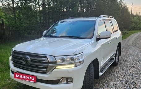 Toyota Land Cruiser 200, 2016 год, 6 200 000 рублей, 2 фотография
