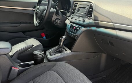 Hyundai Elantra VI рестайлинг, 2018 год, 1 270 000 рублей, 8 фотография