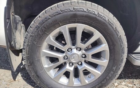 Toyota Land Cruiser Prado 150 рестайлинг 2, 2018 год, 5 000 000 рублей, 12 фотография