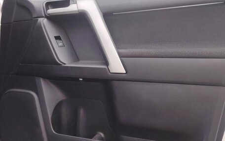 Toyota Land Cruiser Prado 150 рестайлинг 2, 2018 год, 5 000 000 рублей, 18 фотография