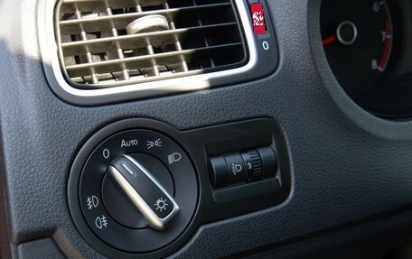 Volkswagen Polo VI (EU Market), 2015 год, 858 000 рублей, 17 фотография