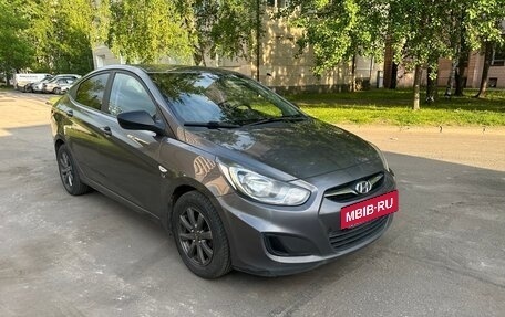 Hyundai Solaris II рестайлинг, 2011 год, 650 000 рублей, 2 фотография