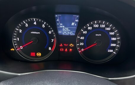 Hyundai Solaris II рестайлинг, 2011 год, 650 000 рублей, 8 фотография