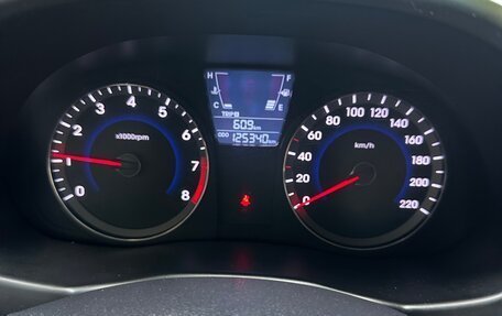 Hyundai Solaris II рестайлинг, 2011 год, 650 000 рублей, 9 фотография