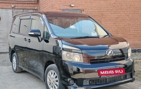 Toyota Voxy II, 2010 год, 1 100 000 рублей, 3 фотография