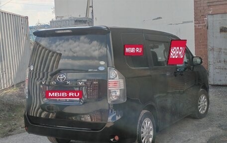 Toyota Voxy II, 2010 год, 1 100 000 рублей, 2 фотография