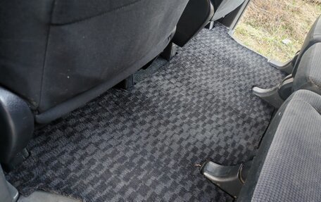 Toyota Voxy II, 2010 год, 1 100 000 рублей, 16 фотография