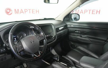 Mitsubishi Outlander III рестайлинг 3, 2017 год, 1 995 000 рублей, 9 фотография