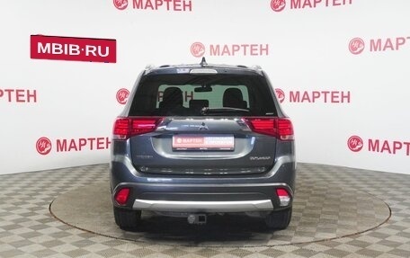 Mitsubishi Outlander III рестайлинг 3, 2017 год, 1 995 000 рублей, 6 фотография
