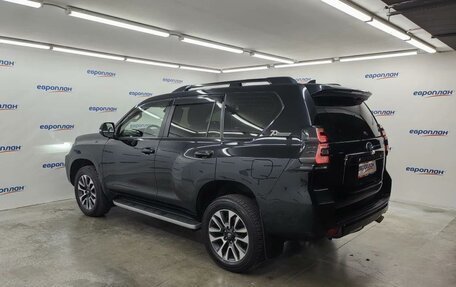 Toyota Land Cruiser Prado 150 рестайлинг 2, 2022 год, 7 000 000 рублей, 4 фотография