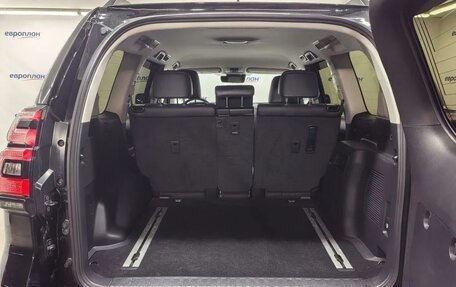 Toyota Land Cruiser Prado 150 рестайлинг 2, 2022 год, 7 000 000 рублей, 10 фотография