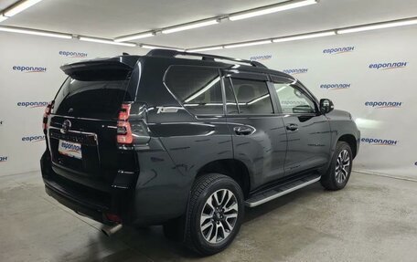 Toyota Land Cruiser Prado 150 рестайлинг 2, 2022 год, 7 000 000 рублей, 3 фотография