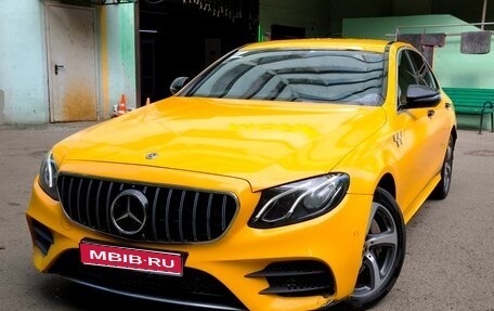 Mercedes-Benz E-Класс, 2019 год, 1 800 000 рублей, 1 фотография