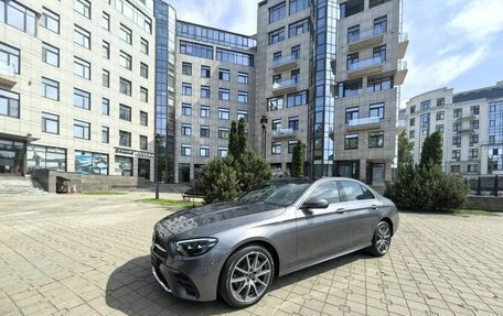 Mercedes-Benz E-Класс, 2022 год, 6 750 000 рублей, 1 фотография