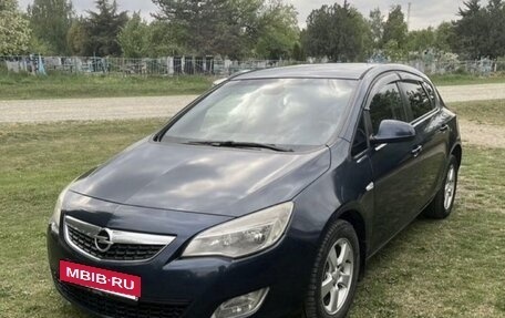 Opel Astra J, 2011 год, 730 000 рублей, 2 фотография