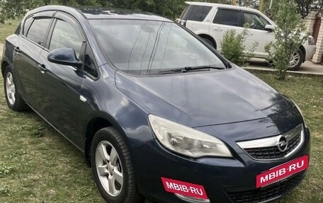 Opel Astra J, 2011 год, 730 000 рублей, 3 фотография