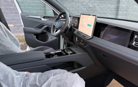 Volkswagen Tiguan, 2025 год, 4 200 000 рублей, 9 фотография