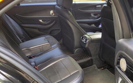 Mercedes-Benz E-Класс, 2019 год, 1 800 000 рублей, 6 фотография