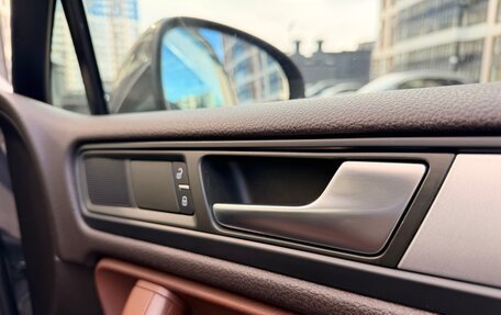 Volkswagen Touareg III, 2011 год, 1 900 000 рублей, 13 фотография