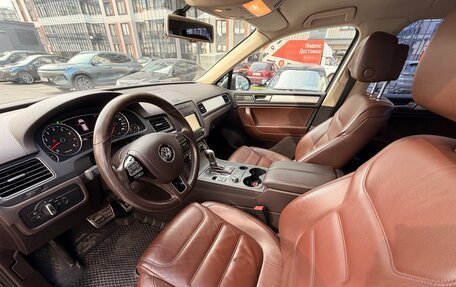 Volkswagen Touareg III, 2011 год, 1 900 000 рублей, 10 фотография