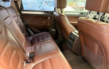 Volkswagen Touareg III, 2011 год, 1 900 000 рублей, 11 фотография