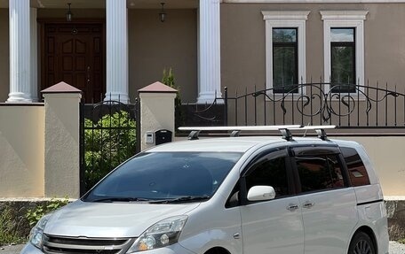Toyota ISis I, 2012 год, 1 400 000 рублей, 2 фотография
