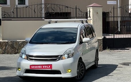 Toyota ISis I, 2012 год, 1 400 000 рублей, 3 фотография