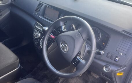 Toyota ISis I, 2012 год, 1 400 000 рублей, 25 фотография