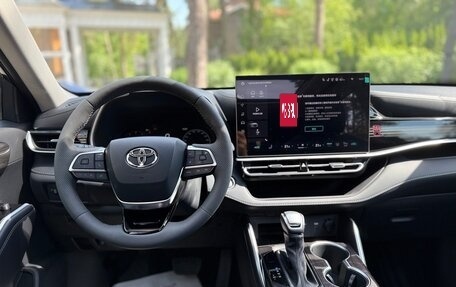 Toyota Highlander, 2026 год, 4 990 000 рублей, 29 фотография