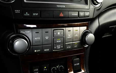 Toyota Highlander III, 2012 год, 1 599 000 рублей, 18 фотография