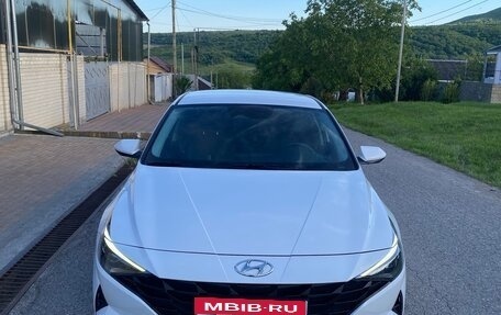 Hyundai Elantra, 2022 год, 2 050 000 рублей, 1 фотография