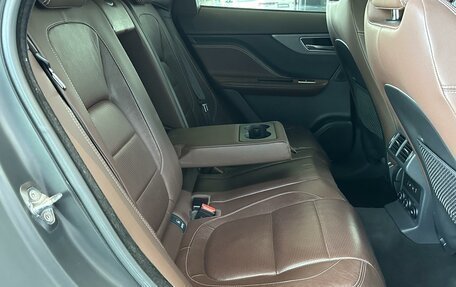 Jaguar F-Pace, 2016 год, 3 200 000 рублей, 8 фотография