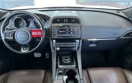 Jaguar F-Pace, 2016 год, 3 200 000 рублей, 6 фотография