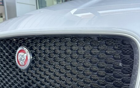 Jaguar F-Pace, 2016 год, 3 200 000 рублей, 28 фотография
