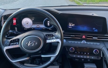 Hyundai Elantra, 2022 год, 2 050 000 рублей, 18 фотография