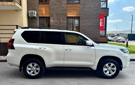 Toyota Land Cruiser Prado 150 рестайлинг 2, 2022 год, 6 100 000 рублей, 3 фотография
